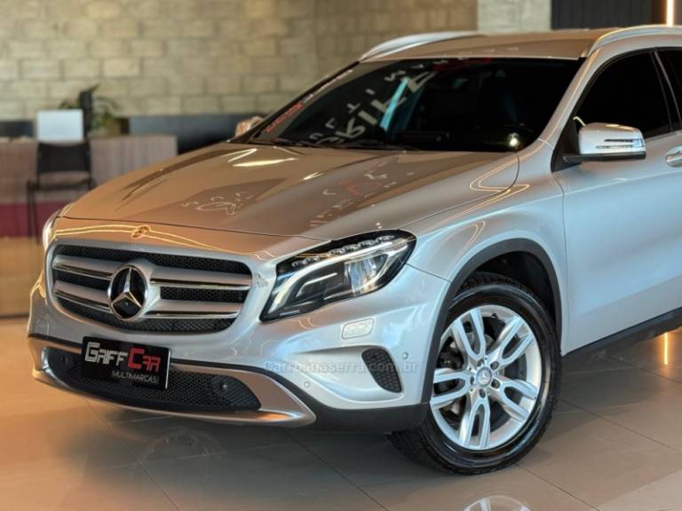 MERCEDES-BENZ - GLA 200 - 2014/2015 - Prata - R$ 89.900,00