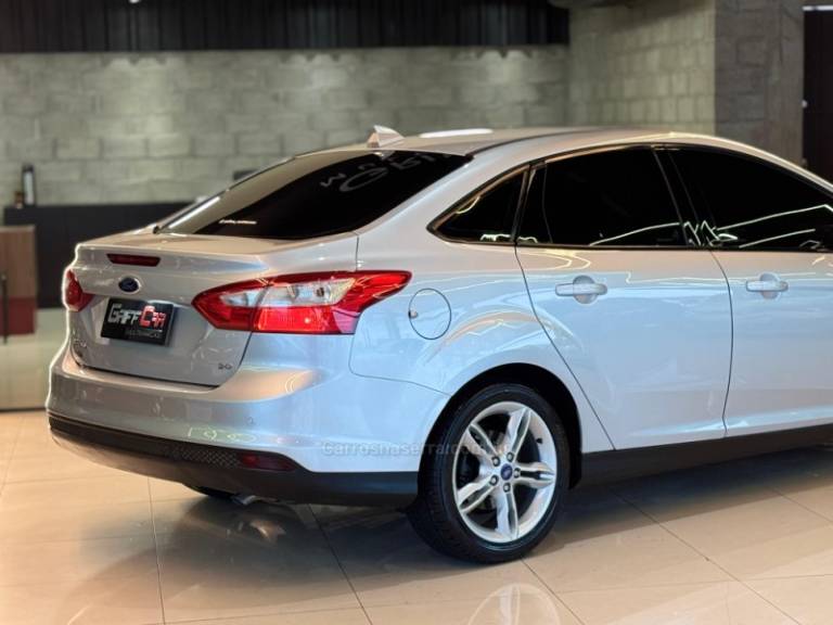 FORD - FOCUS - 2014/2014 - Prata - R$ 54.900,00