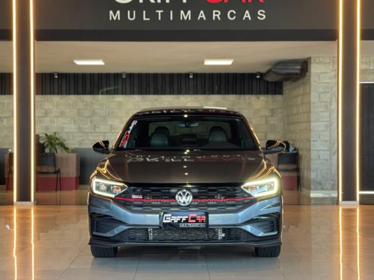 VOLKSWAGEN - JETTA - 2018/2019 - Cinza - R$ 159.900,00