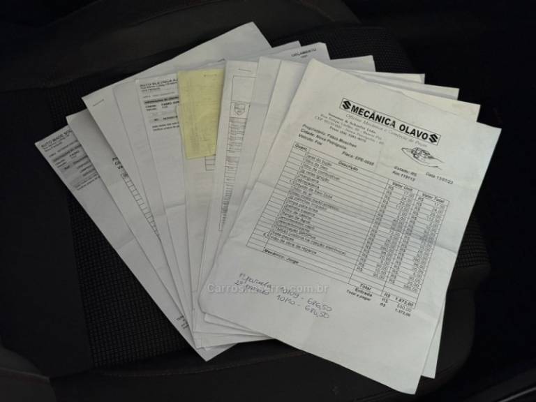 VOLKSWAGEN - FOX - 2010/2011 - Prata - R$ 39.900,00