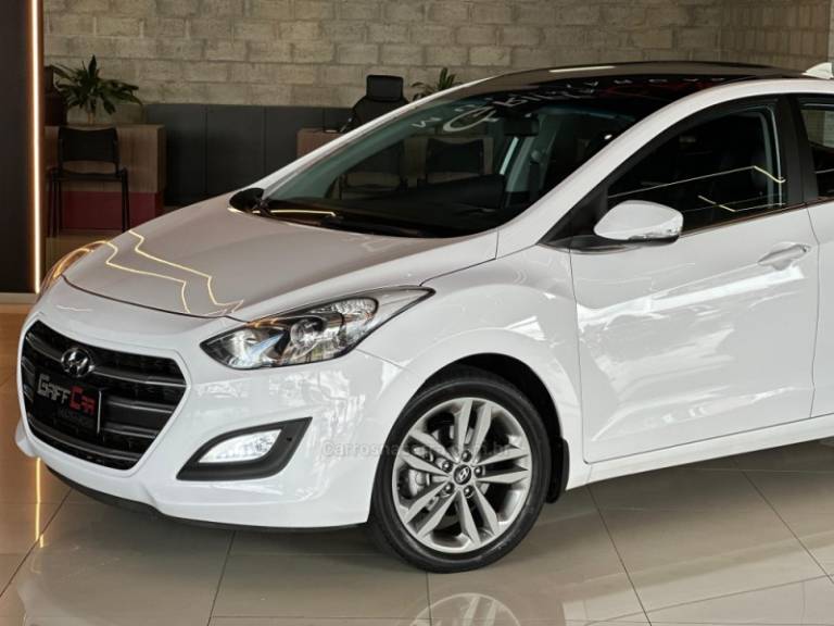 HYUNDAI - I30 - 2015/2016 - Branca - R$ 83.900,00