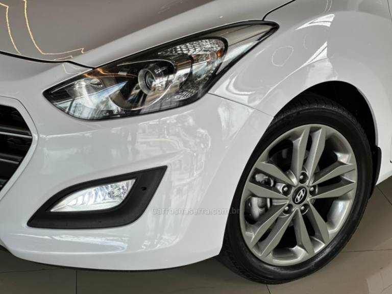 HYUNDAI - I30 - 2015/2016 - Branca - R$ 83.900,00