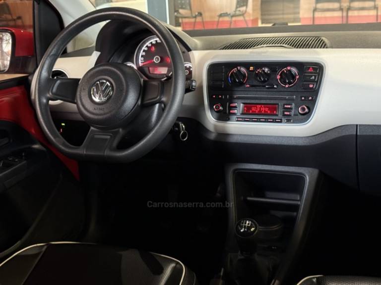 VOLKSWAGEN - UP - 2015/2016 - Vermelha - R$ 52.900,00