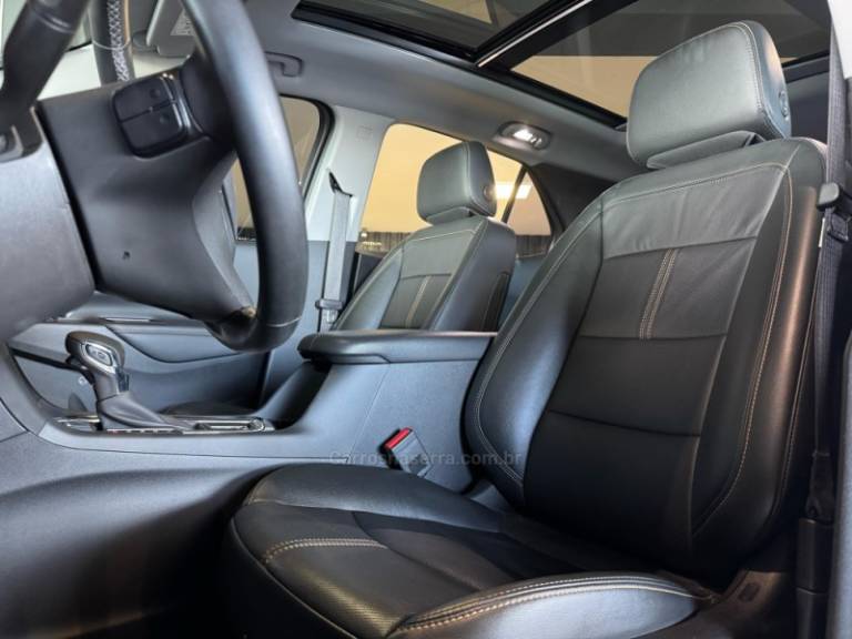 CHEVROLET - EQUINOX - 2022/2023 - Branca - R$ 179.900,00