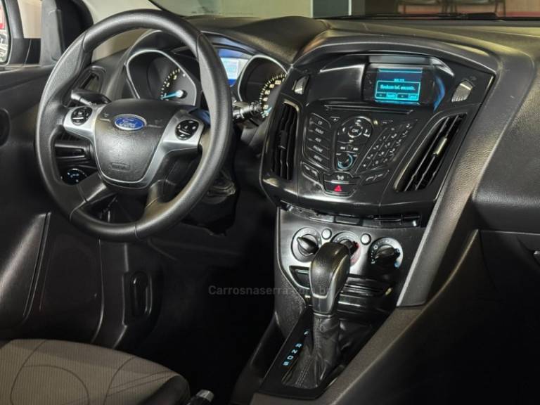 FORD - FOCUS - 2014/2015 - Branca - Sob Consulta