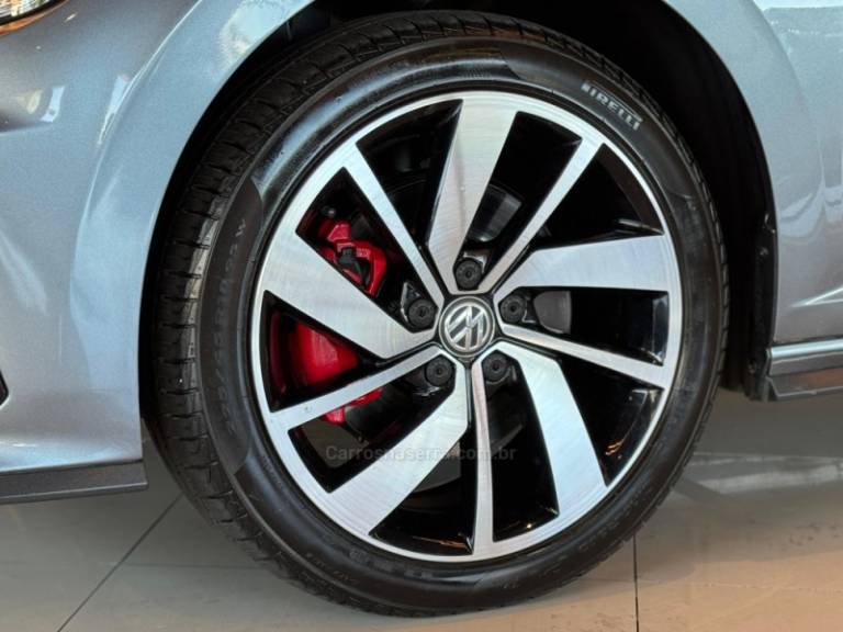 VOLKSWAGEN - JETTA - 2018/2019 - Cinza - R$ 159.900,00