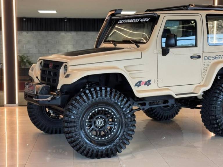 TROLLER - T4 - 2011/2011 - Bege - R$ 179.900,00