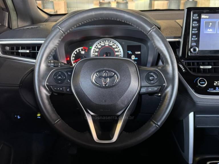 TOYOTA - COROLLA - 2021/2022 - Cinza - R$ 139.900,00