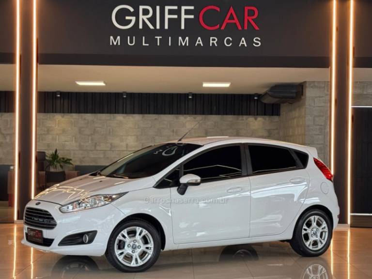 FORD - FIESTA - 2013/2014 - Branca - R$ 44.900,00