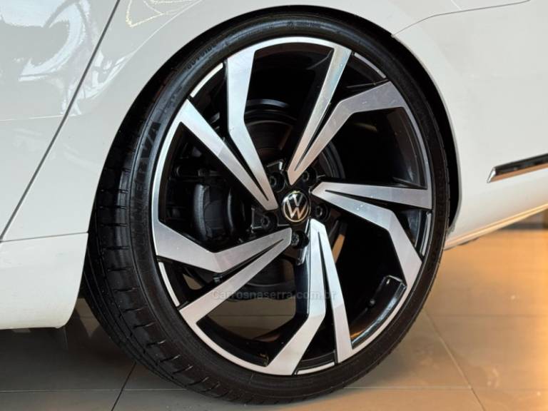 VOLKSWAGEN - PASSAT - 2013/2014 - Branca - R$ 89.900,00