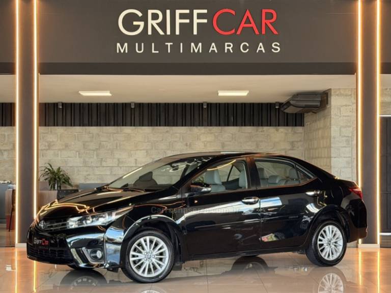 TOYOTA - COROLLA - 2016/2017 - Preta - R$ 83.900,00
