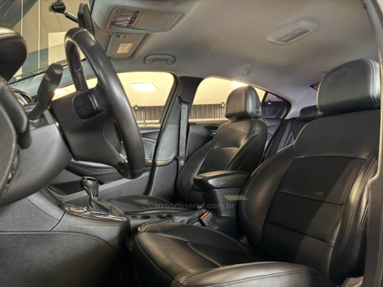 CHEVROLET - CRUZE - 2022/2023 - Branca - R$ 109.900,00