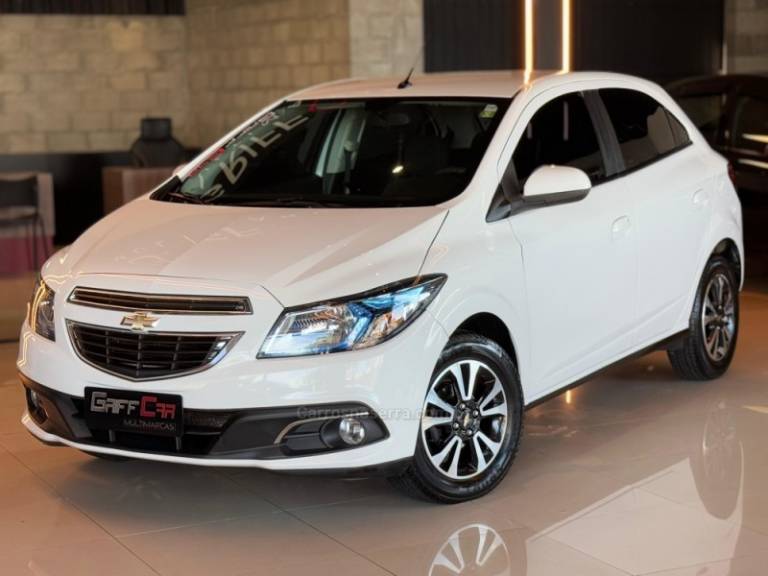 CHEVROLET - ONIX - 2015/2015 - Branca - R$ 54.900,00