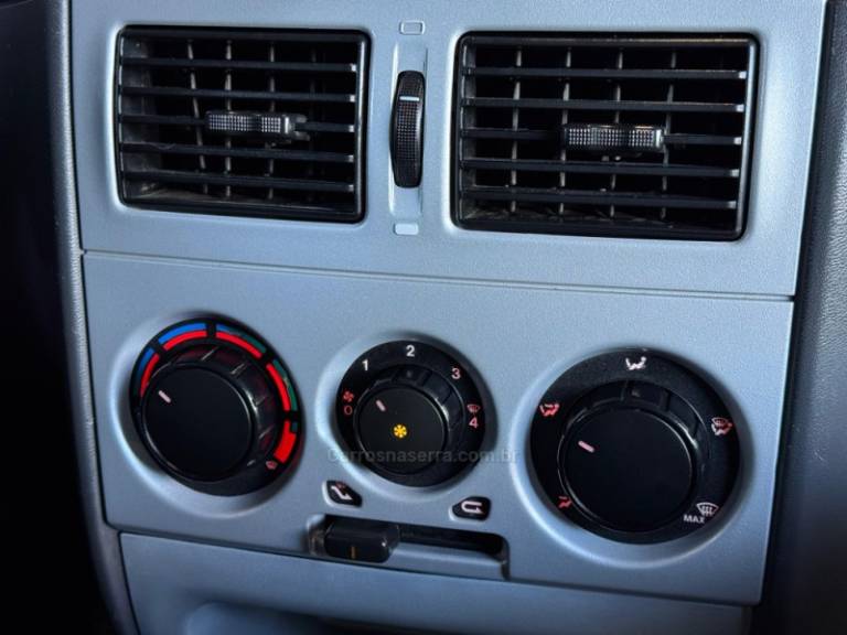 FIAT - PALIO - 2007/2008 - Prata - R$ 32.900,00