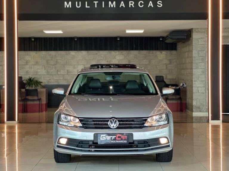 VOLKSWAGEN - JETTA - 2014/2015 - Vermelha - R$ 87.900,00