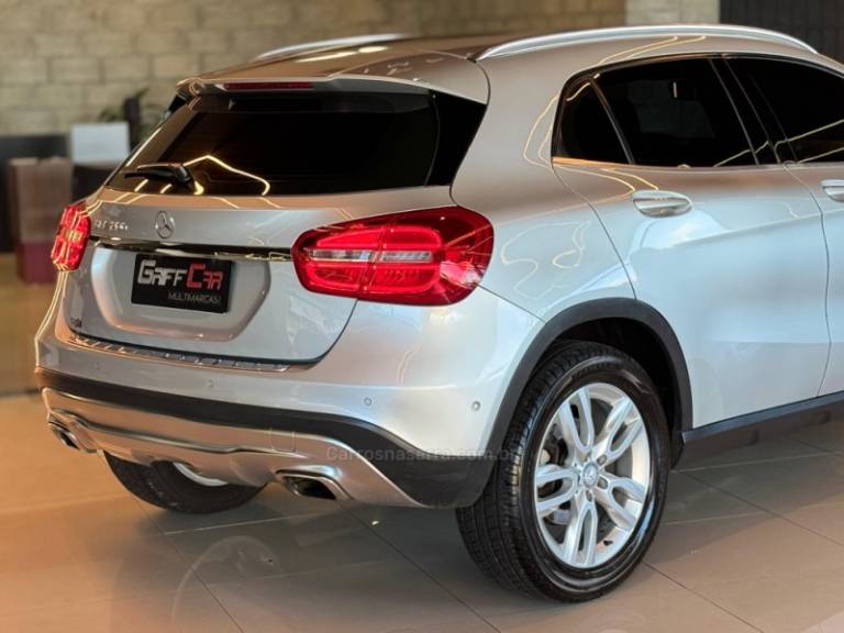 MERCEDES-BENZ - GLA 200 - 2014/2015 - Prata - R$ 89.900,00