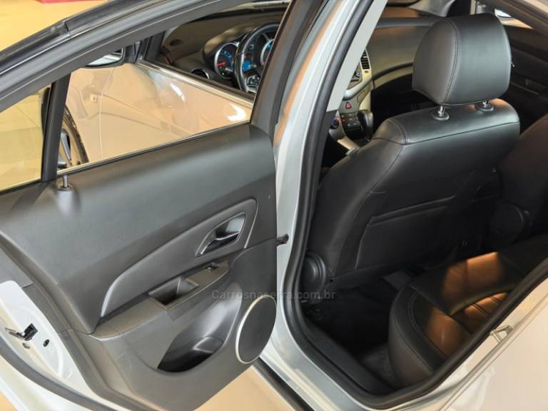 CHEVROLET - CRUZE - 2013/2014 - Prata - R$ 61.900,00