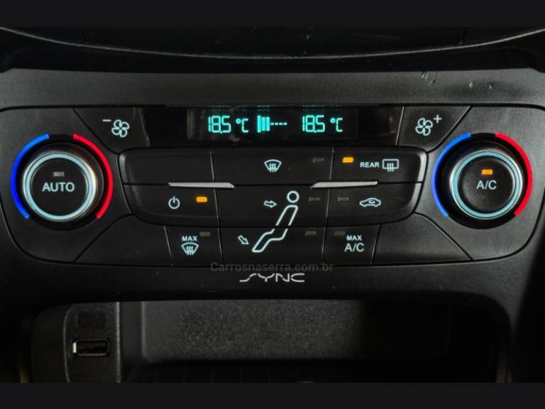 FORD - FOCUS - 2018/2019 - Prata - R$ 86.900,00