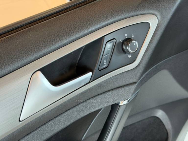 VOLKSWAGEN - GOLF - 2015/2015 - Branca - R$ 82.900,00