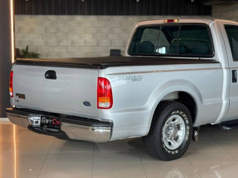 FORD - F-250 - 2000/2000 - Prata - R$ 169.900,00