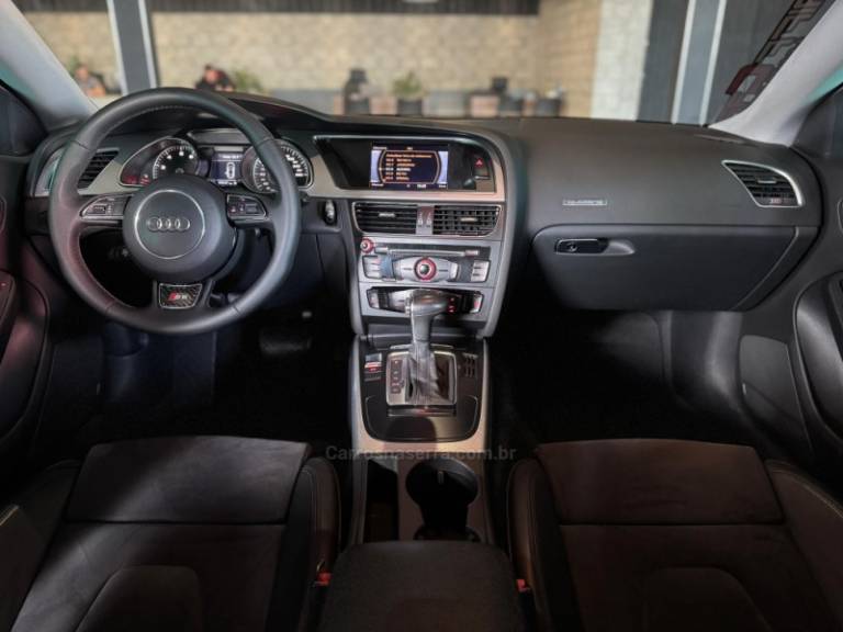 AUDI - A5 - 2012/2013 - Preta - R$ 98.900,00