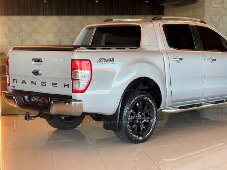 FORD - RANGER - 2017/2018 - Prata - R$ 153.900,00