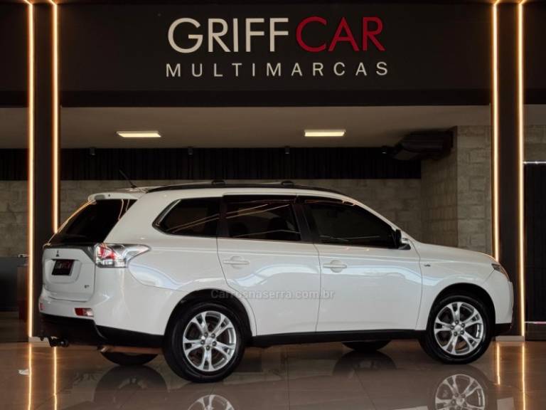 MITSUBISHI - OUTLANDER - 2013/2014 - Branca - R$ 81.900,00