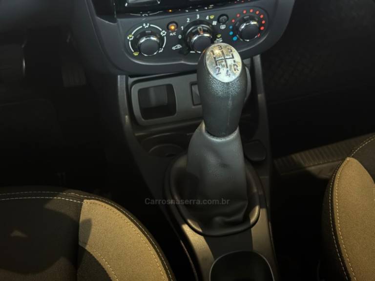 RENAULT - DUSTER - 2015/2016 - Preta - R$ 63.900,00