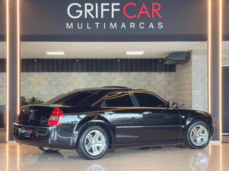 CHRYSLER - 300 C - 2006/2007 - Preta - R$ 144.900,00