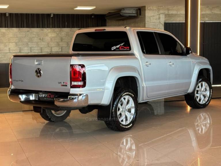 VOLKSWAGEN - AMAROK - 2017/2018 - Prata - R$ 147.900,00