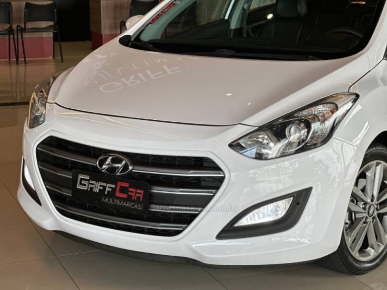 HYUNDAI - I30 - 2015/2016 - Branca - R$ 83.900,00