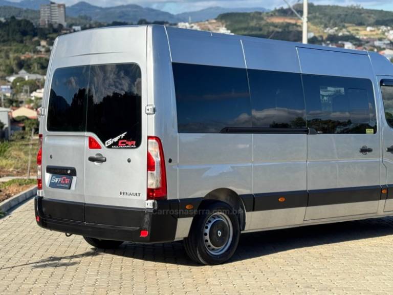 RENAULT - MASTER - 2015/2016 - Prata - R$ 174.900,00