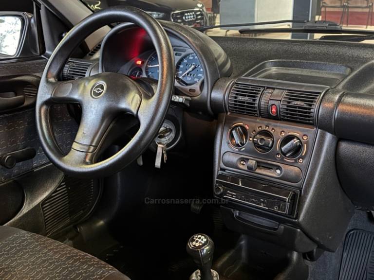 CHEVROLET - CORSA - 2003/2003 - Prata - R$ 32.900,00