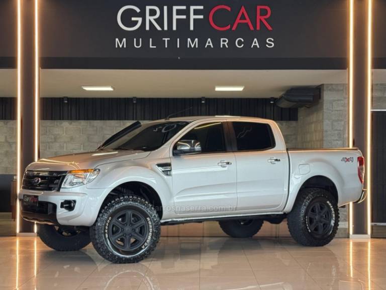 FORD - RANGER - 2013/2014 - Prata - R$ 121.900,00