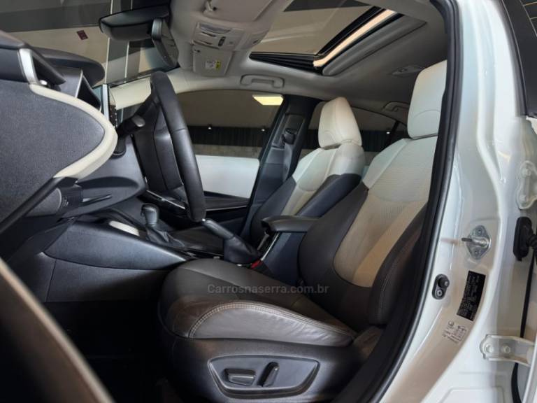 TOYOTA - COROLLA - 2020/2021 - Branca - R$ 139.900,00