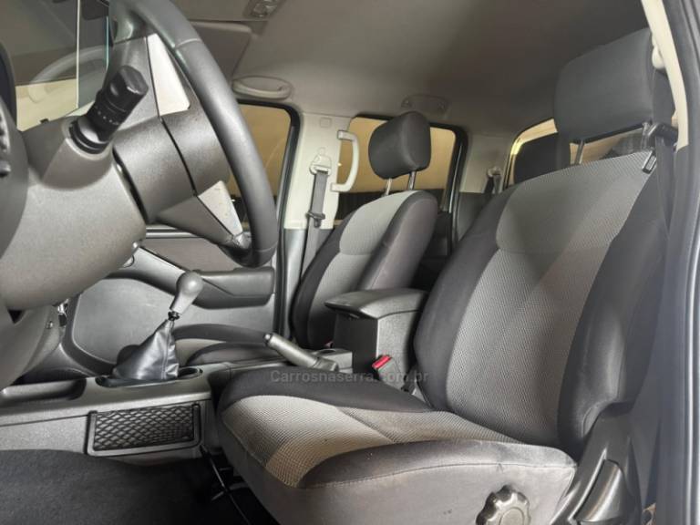 NISSAN - FRONTIER - 2011/2012 - Prata - R$ 96.900,00