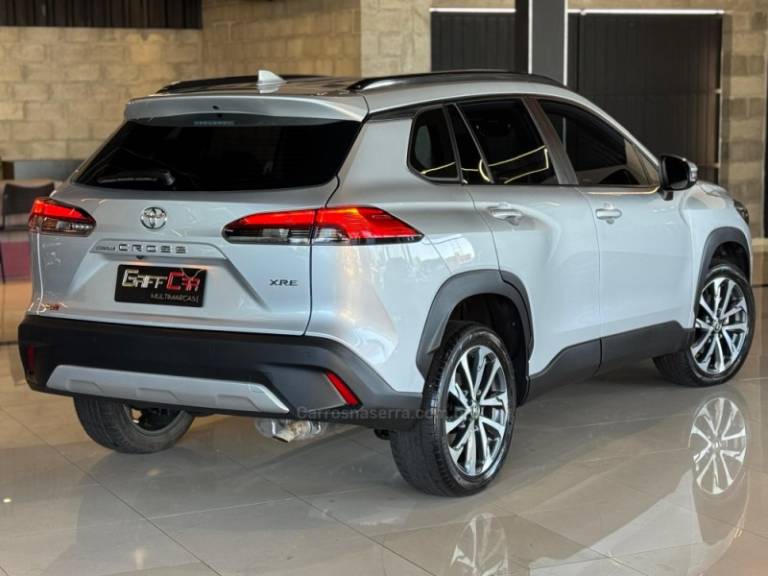 TOYOTA - COROLLA - 2022/2023 - Prata - R$ 148.900,00