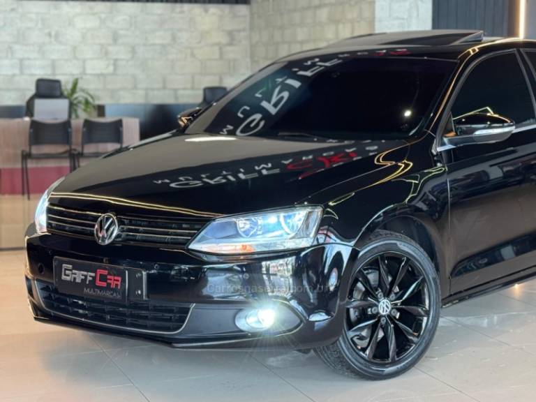 VOLKSWAGEN - JETTA - 2012/2013 - Preta - R$ 68.900,00