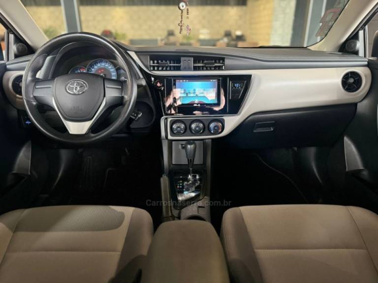 TOYOTA - COROLLA - 2018/2019 - Preta - R$ 91.900,00