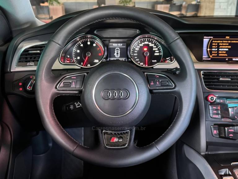 AUDI - A5 - 2012/2013 - Preta - R$ 98.900,00