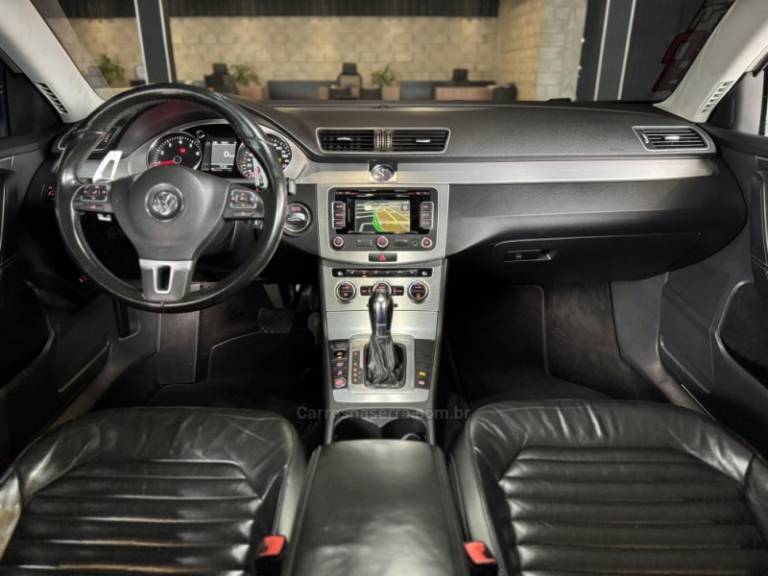 VOLKSWAGEN - PASSAT - 2013/2014 - Branca - R$ 89.900,00