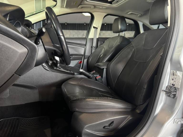 FORD - FOCUS - 2018/2019 - Prata - R$ 86.900,00