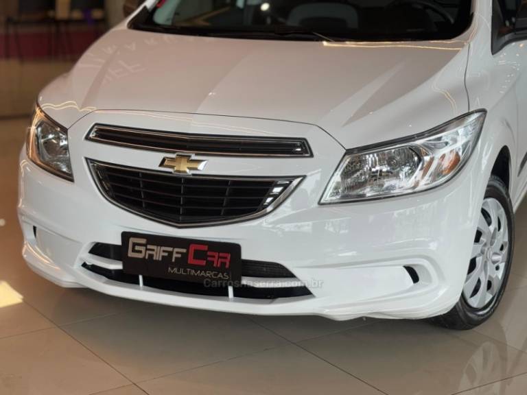 CHEVROLET - ONIX - 2014/2015 - Branca - R$ 45.900,00