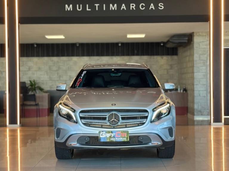 MERCEDES-BENZ - GLA 200 - 2014/2015 - Prata - R$ 89.900,00