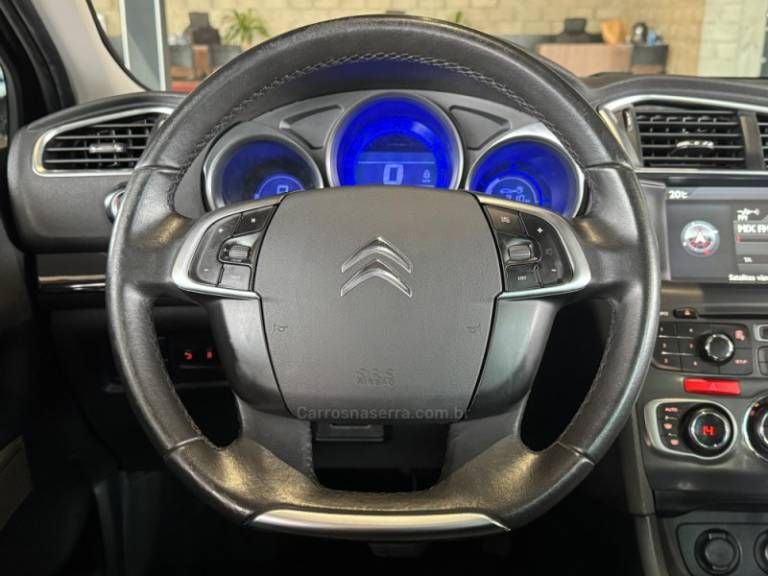 CITROËN - C4 LOUNGE - 2014/2015 - Preta - R$ 39.900,00