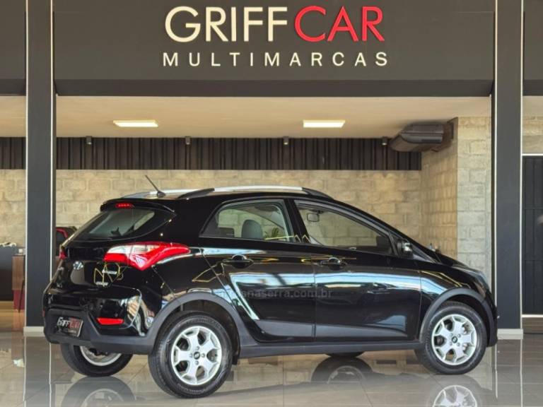 HYUNDAI - HB20X - 2013/2014 - Preta - R$ 59.900,00