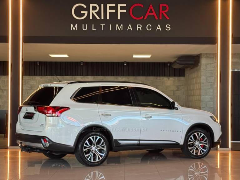 MITSUBISHI - OUTLANDER - 2015/2016 - Branca - R$ 121.900,00