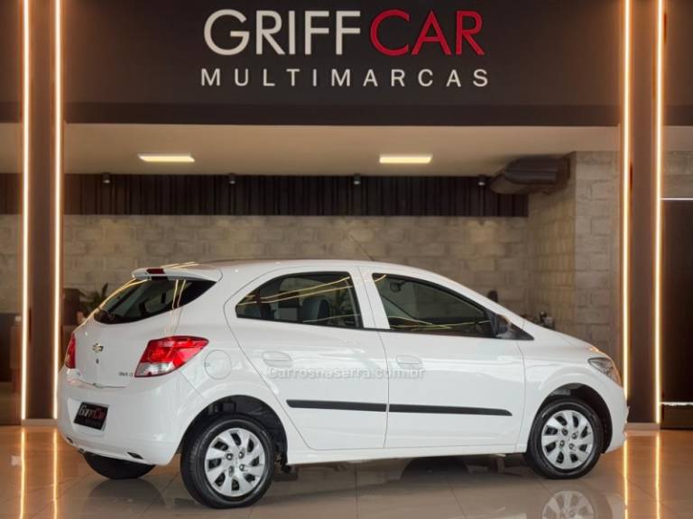 CHEVROLET - ONIX - 2014/2015 - Branca - R$ 45.900,00