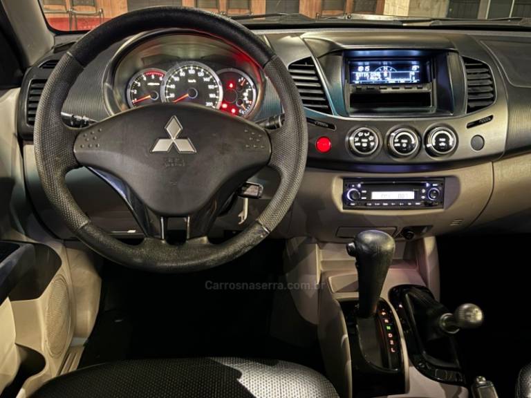 MITSUBISHI - L200 TRITON - 2009/2010 - Prata - R$ 103.900,00