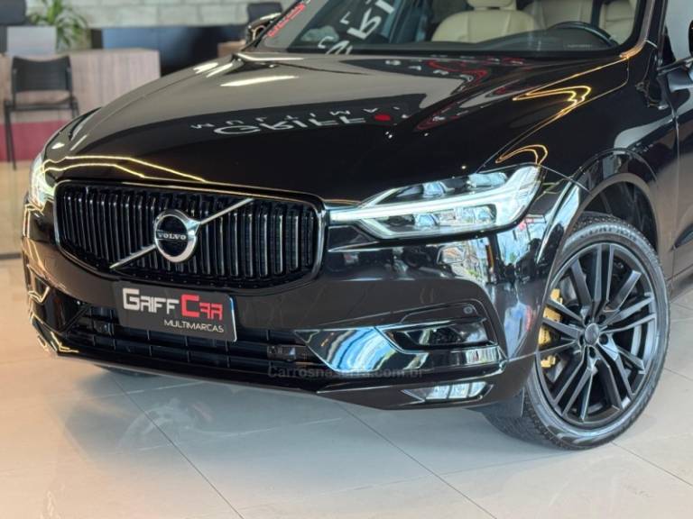 VOLVO - XC60 - 2019/2020 - Preta - R$ 189.900,00